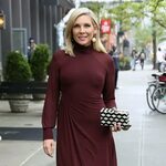 ▶ June Diane Raphael Braless (6 Photos) Album Porn